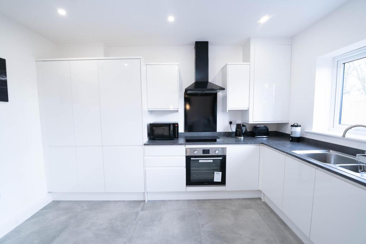 Entire Modern Home With Private Parking For 6/8 Persons Worksop Eksteriør bilde
