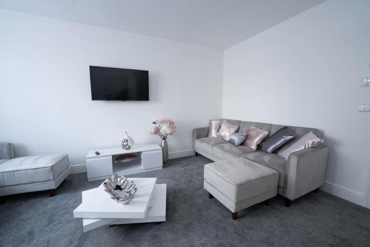 Entire Modern Home With Private Parking For 6/8 Persons Worksop Eksteriør bilde