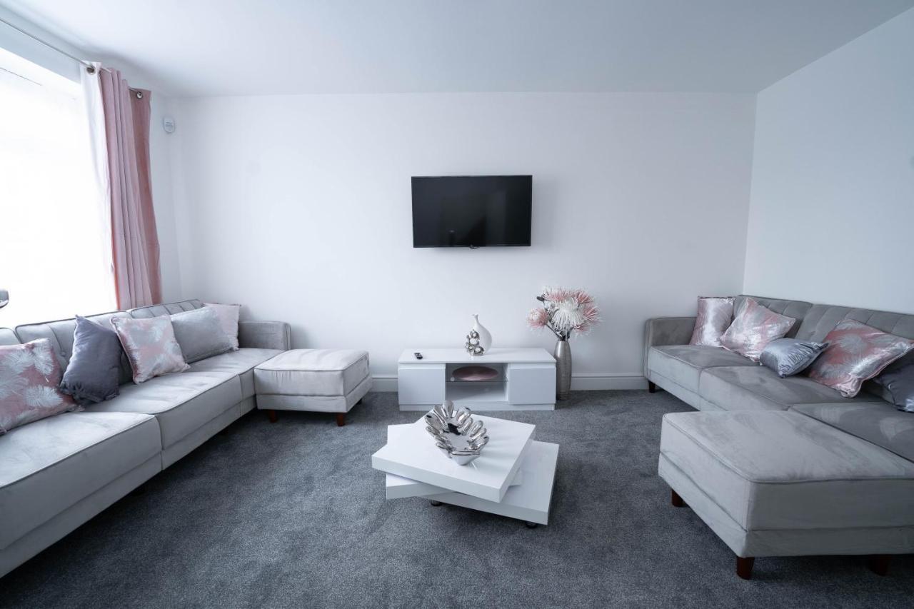 Entire Modern Home With Private Parking For 6/8 Persons Worksop Eksteriør bilde