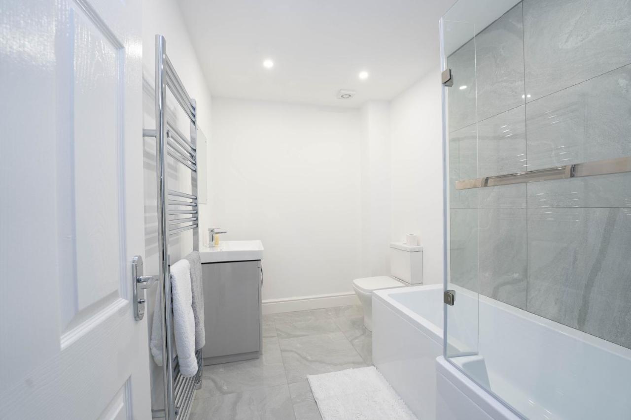 Entire Modern Home With Private Parking For 6/8 Persons Worksop Eksteriør bilde
