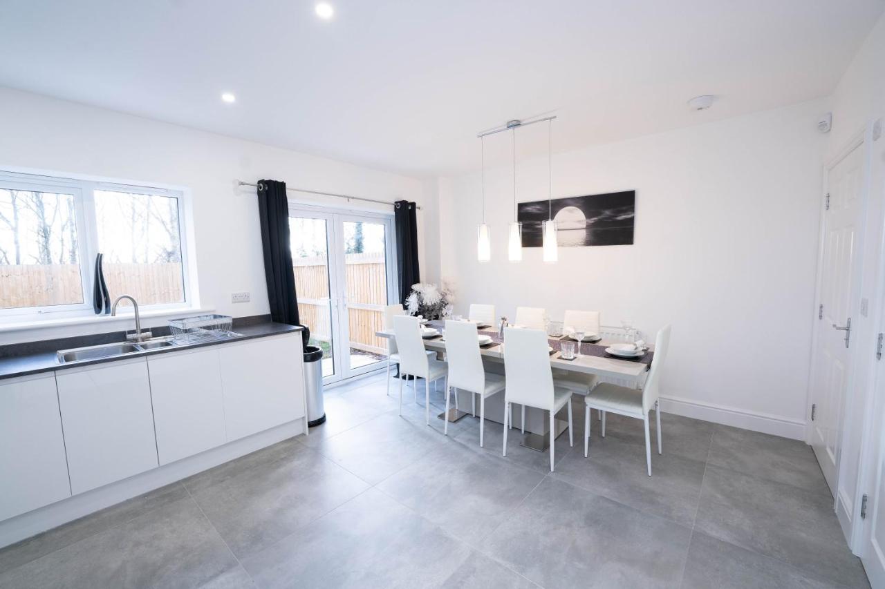 Entire Modern Home With Private Parking For 6/8 Persons Worksop Eksteriør bilde