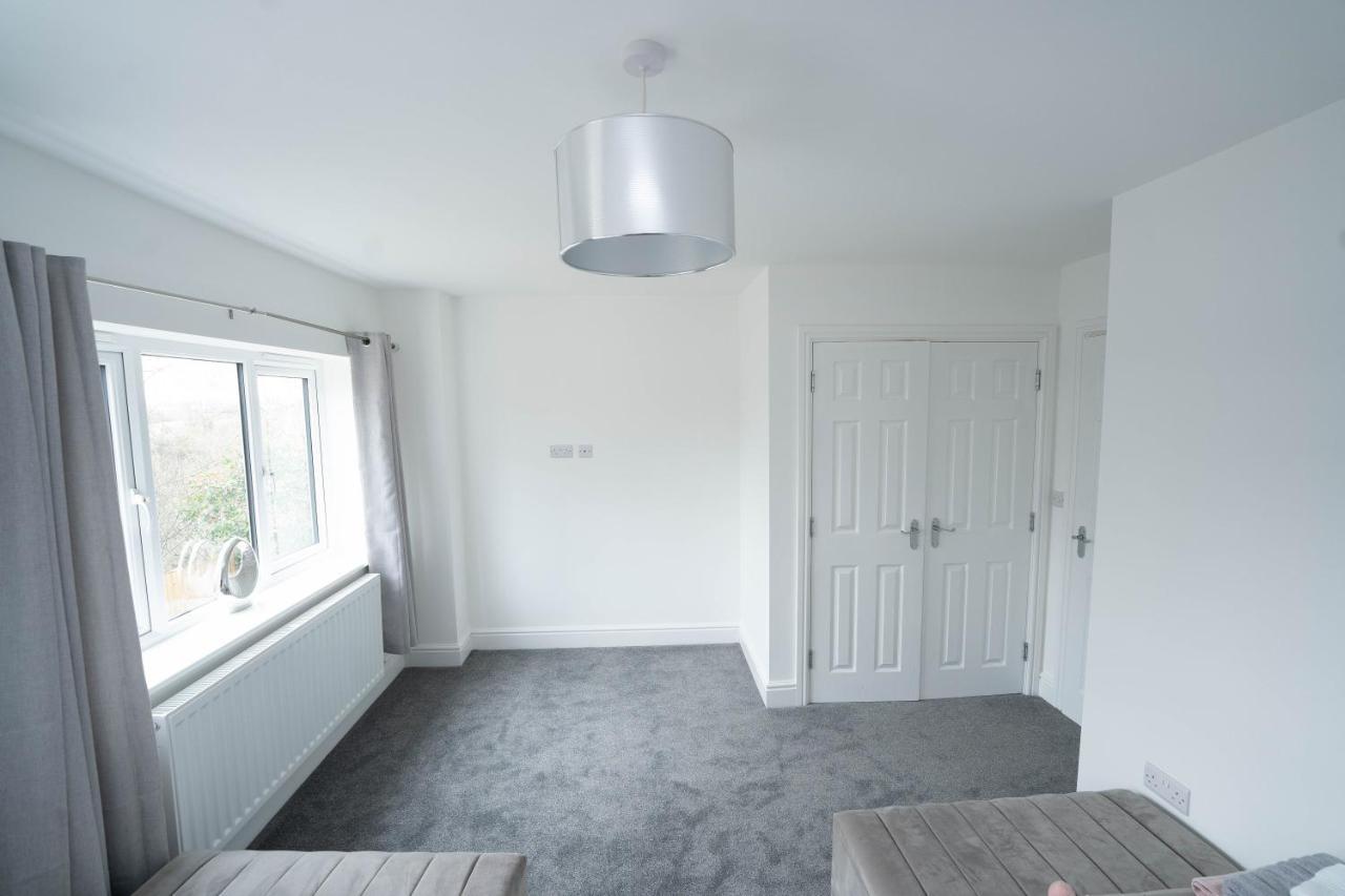 Entire Modern Home With Private Parking For 6/8 Persons Worksop Eksteriør bilde