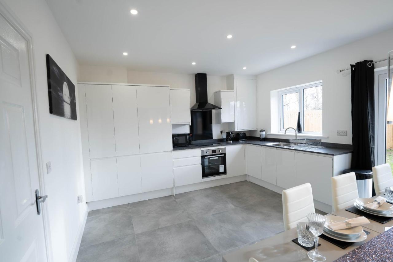 Entire Modern Home With Private Parking For 6/8 Persons Worksop Eksteriør bilde