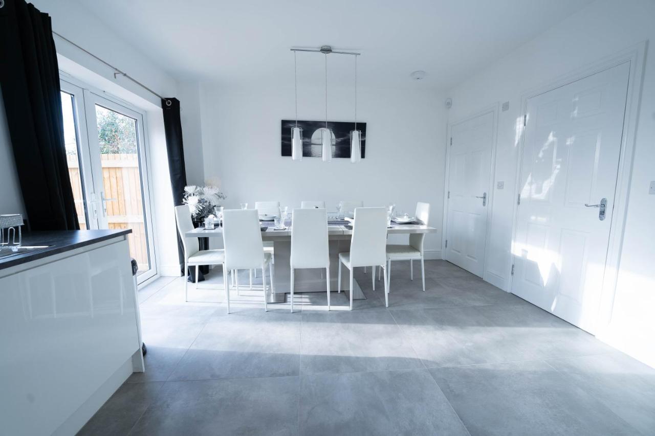 Entire Modern Home With Private Parking For 6/8 Persons Worksop Eksteriør bilde