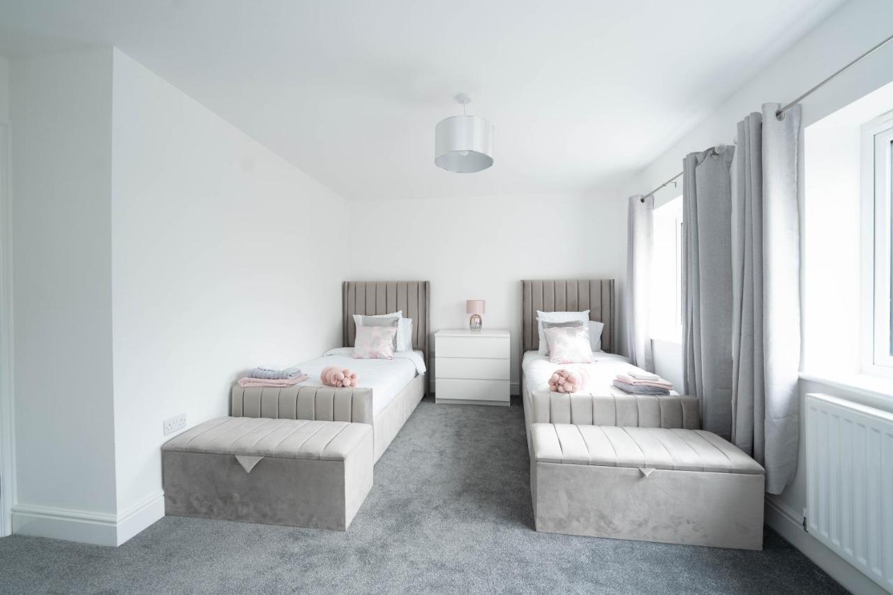 Entire Modern Home With Private Parking For 6/8 Persons Worksop Eksteriør bilde