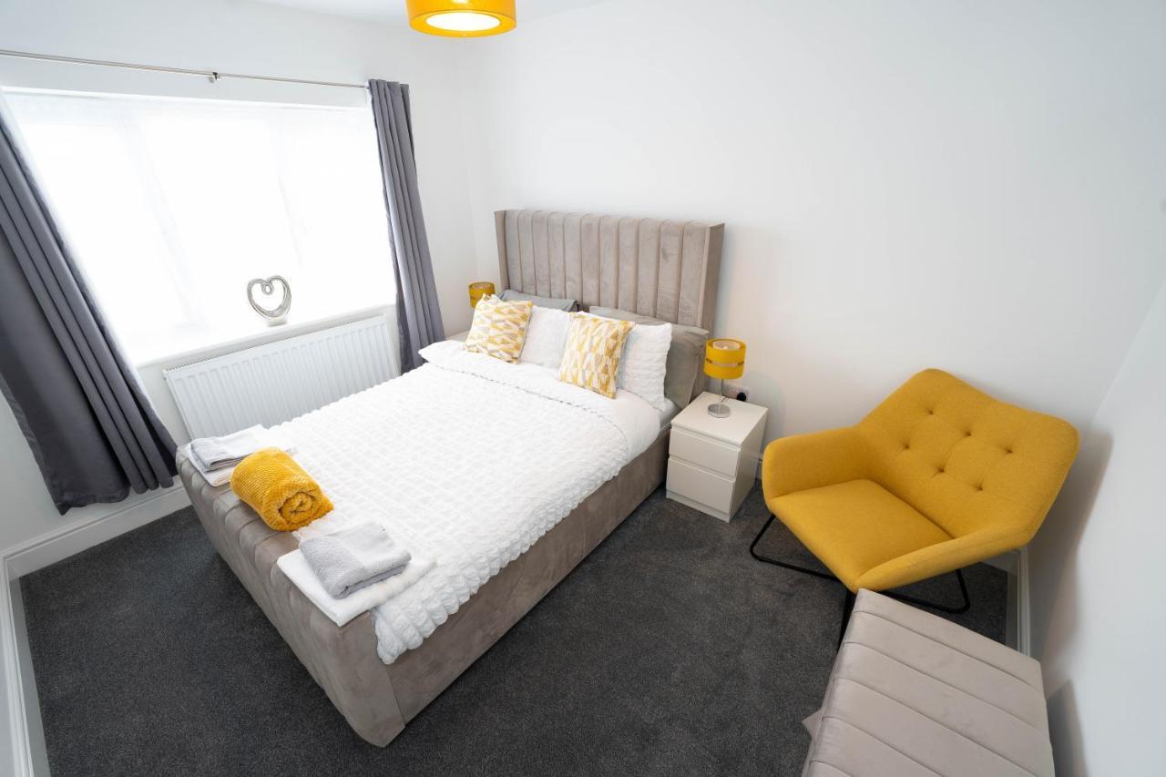 Entire Modern Home With Private Parking For 6/8 Persons Worksop Eksteriør bilde