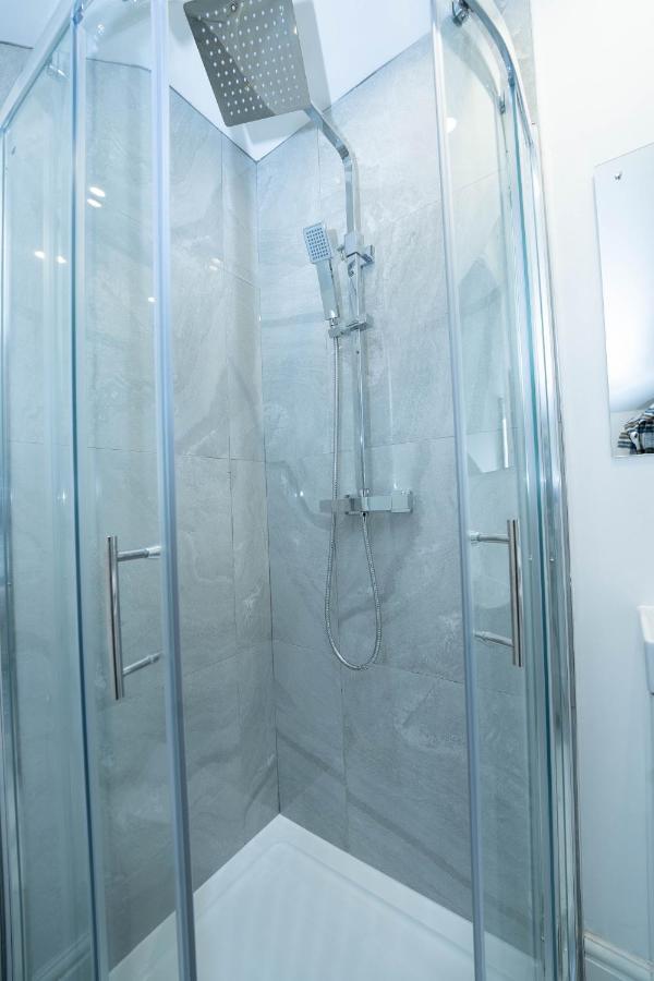 Entire Modern Home With Private Parking For 6/8 Persons Worksop Eksteriør bilde