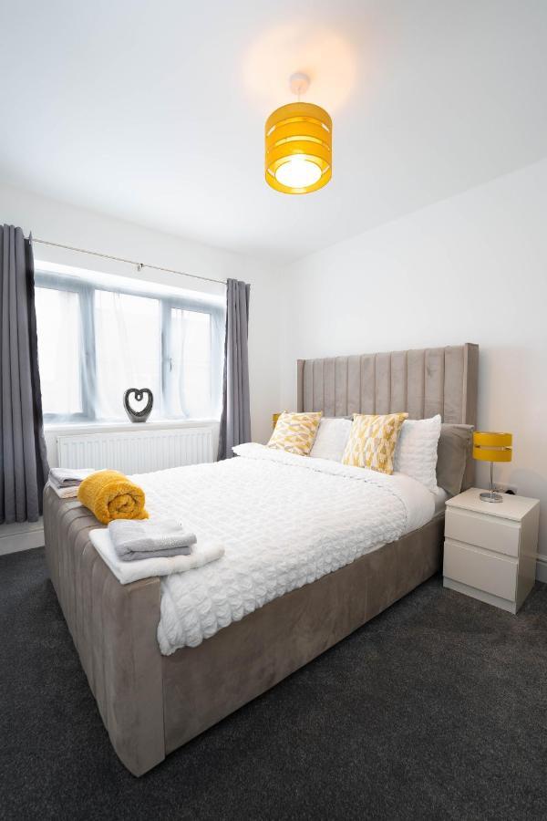 Entire Modern Home With Private Parking For 6/8 Persons Worksop Eksteriør bilde