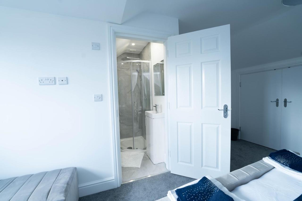 Entire Modern Home With Private Parking For 6/8 Persons Worksop Eksteriør bilde