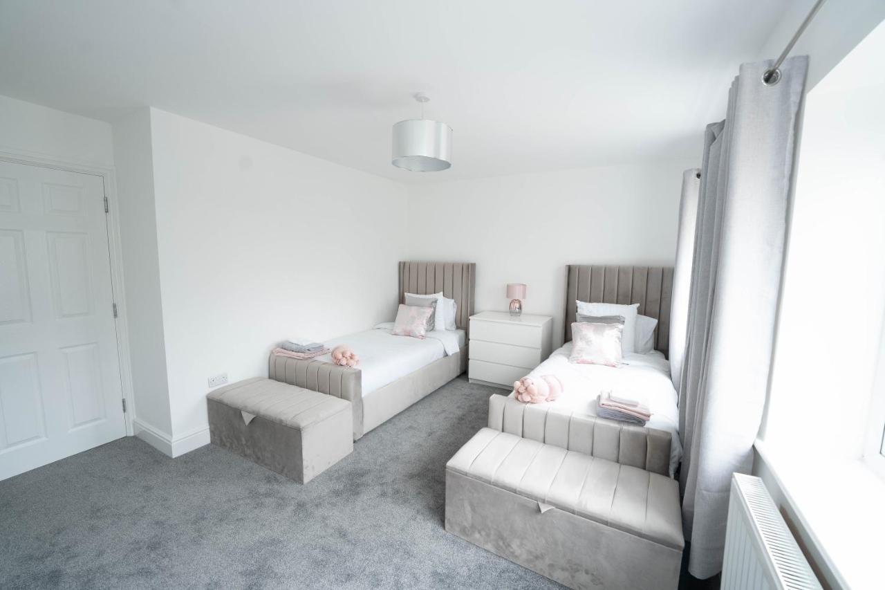 Entire Modern Home With Private Parking For 6/8 Persons Worksop Eksteriør bilde