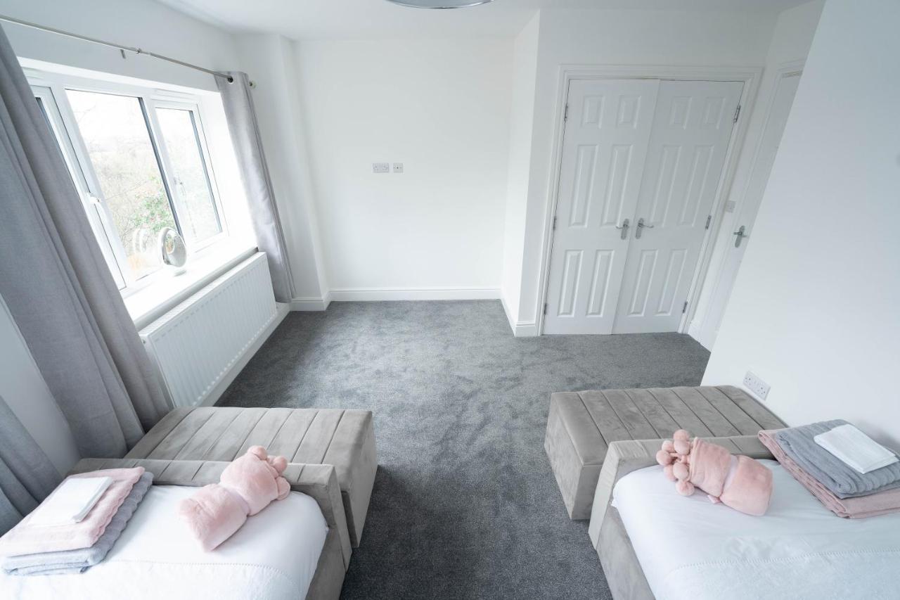 Entire Modern Home With Private Parking For 6/8 Persons Worksop Eksteriør bilde